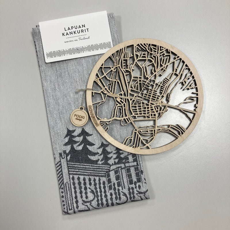 Setti Rovaniemi pyyhe ja pannunalunen, musta - Taito Lappi - Taito Shop Rovaniemi