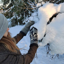Lataa kuva Galleria-katseluun, Rovaniemi -kaupunkilapaset - harmaa/Valkoinen - Karoliina Erkinjuntti - Taito Shop Rovaniemi - Taito Lappi
