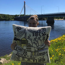 Lataa kuva Galleria-katseluun, Tuftattu Rovaniemi-tyyny - Taito Lappi - Taito Shop Rovaniemi
