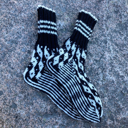 Porosukat Musta/Valkoinen - Taito Lappi - Taito Shop Rovaniemi