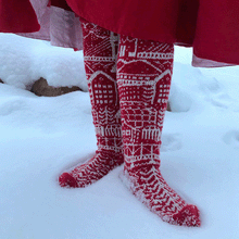 Lataa kuva Galleria-katseluun, Rovaniemi -sukat punaiset - Taito Lappi - Taito Shop Rovaniemi
