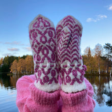 Lataa kuva Galleria-katseluun, Roosa -lapaset - Taito Lappi - Taito Shop Rovaniemi
