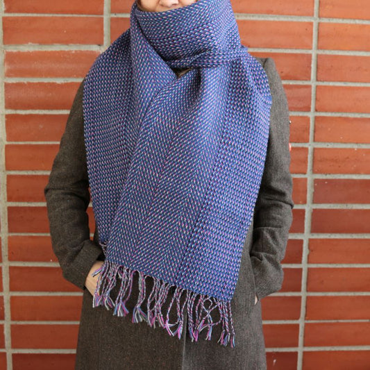 Kudottu huivi, sininen - Taito Lappi -Taito Shop Rovaniemi